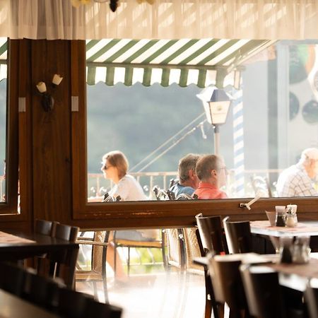 Hotel Restaurant Moselblick Wintrich Exterior photo
