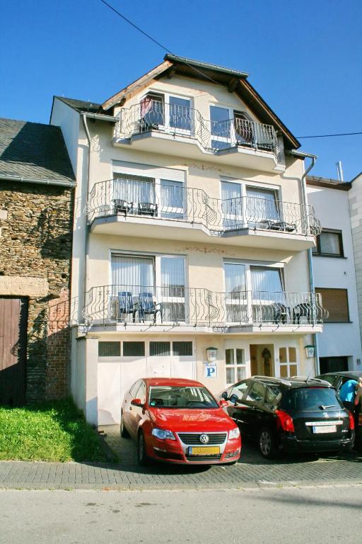 Hotel Restaurant Moselblick Wintrich Exterior photo