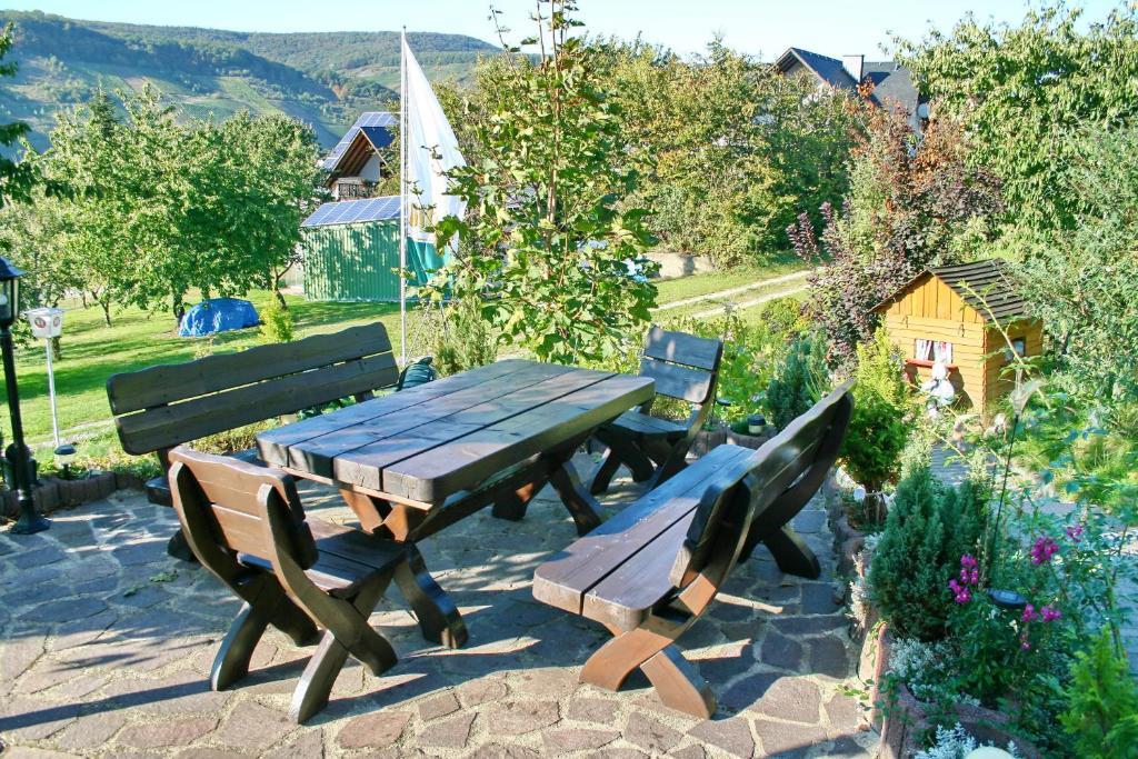 Hotel Restaurant Moselblick Wintrich Exterior photo