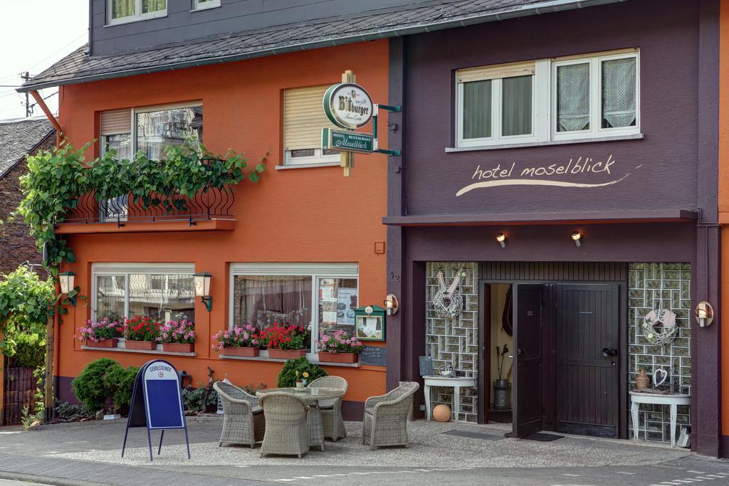 Hotel Restaurant Moselblick Wintrich Exterior photo